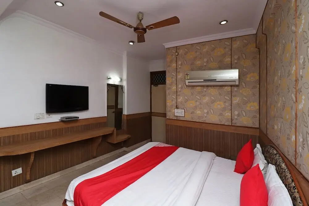 Ховрах: OYO 27878 Highway Inn International