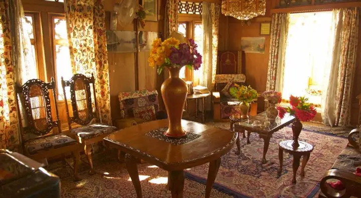 Шринагар: Houseboat Heaven Breeze