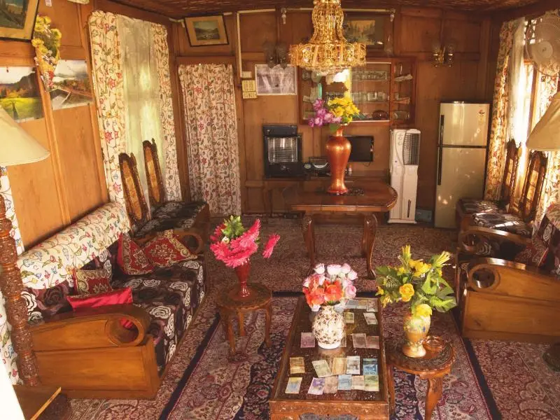 Шринагар: Houseboat Heaven Breeze