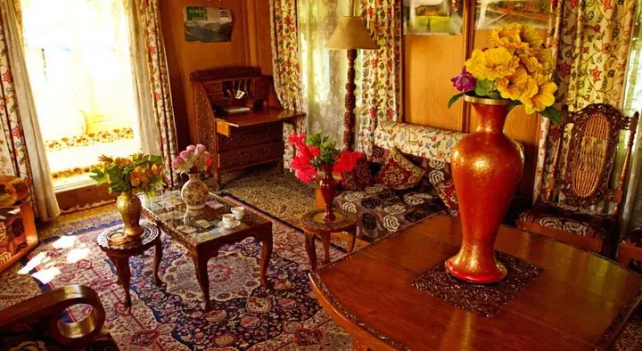 Шринагар: Houseboat Heaven Breeze