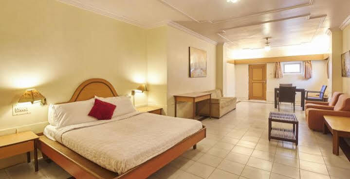 Мумбаи: OYO Rooms Juhu Chowpatty