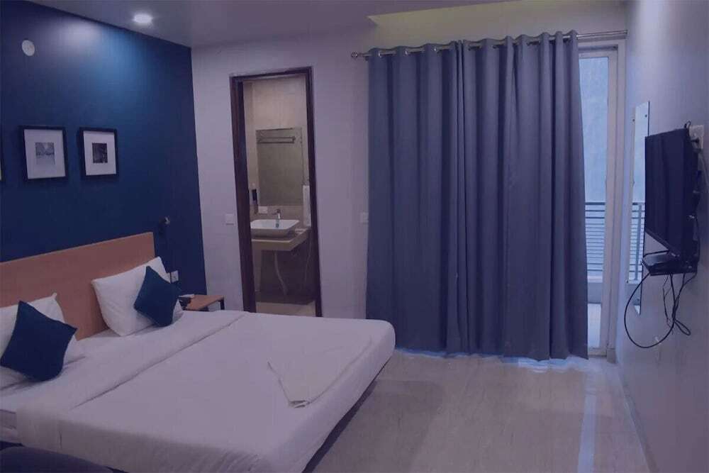 Гуруграм: Aadat Hotel Subhash Chowk Gurgaon