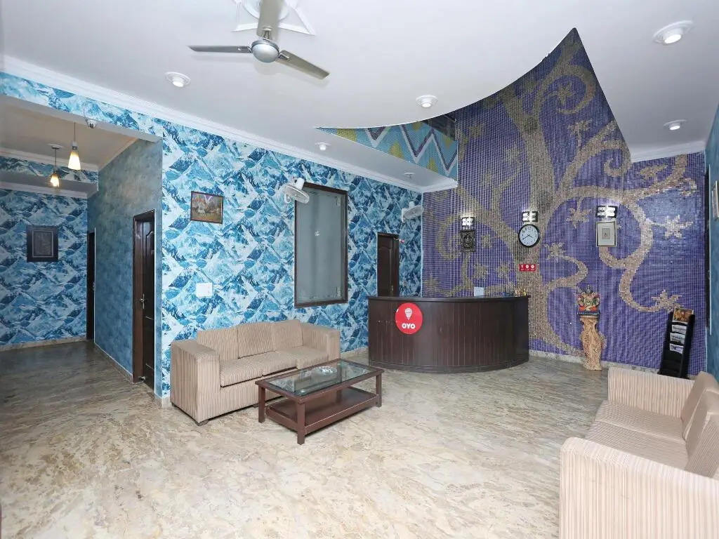 Нойда: Oyo 556 The Ravee Inn