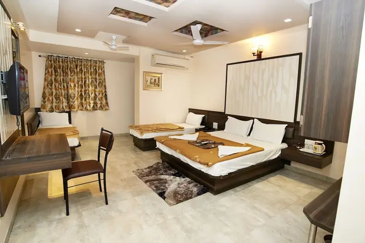 Ширди: Hotel KBS Grand