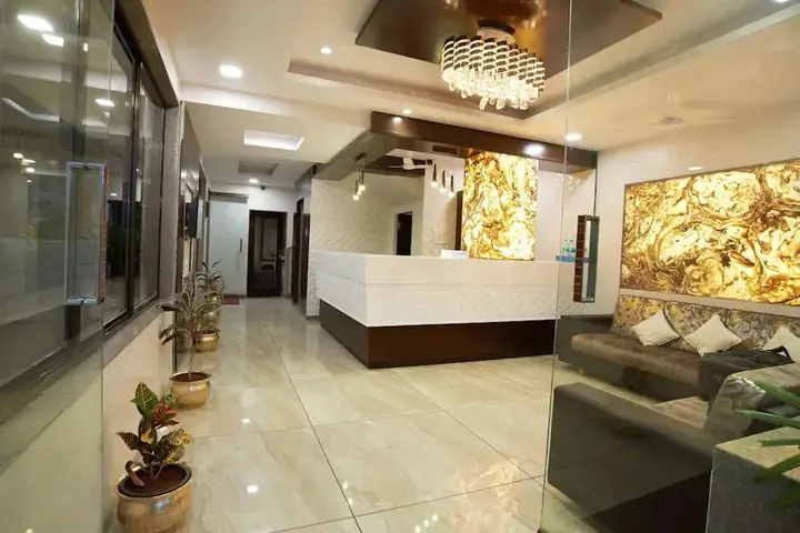 Ширди: Hotel KBS Grand