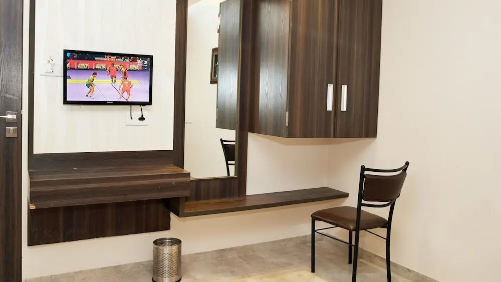 Ширди: Hotel KBS Grand