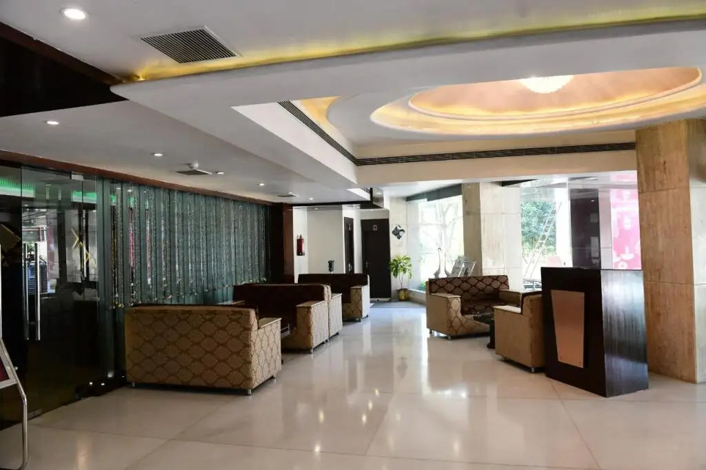 Hotel Ravisha Continental — фото 1
