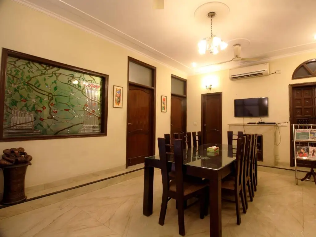 Гуруграм: Acco360 Bed and Breakfast