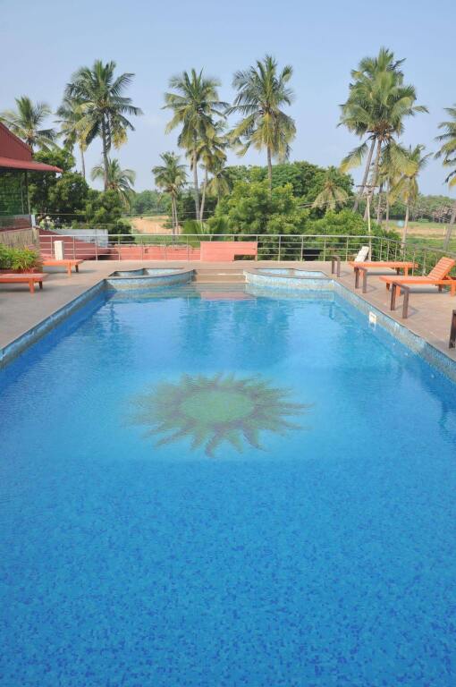 Калапет: Soorya Beach Resort