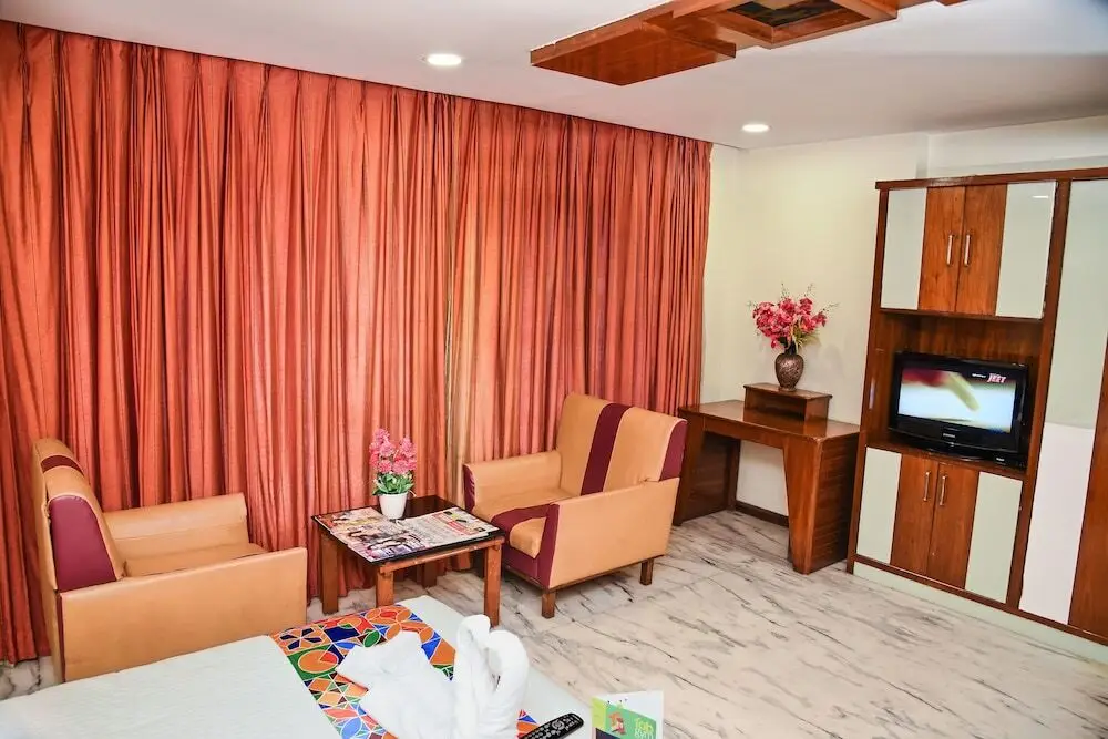 Висакхапатнам: FabHotel RR Grand Daba Garden