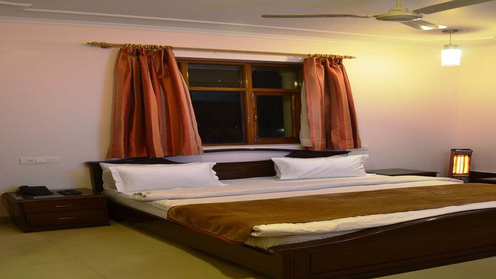 Hotel Majestic Oak Bush — фото 1