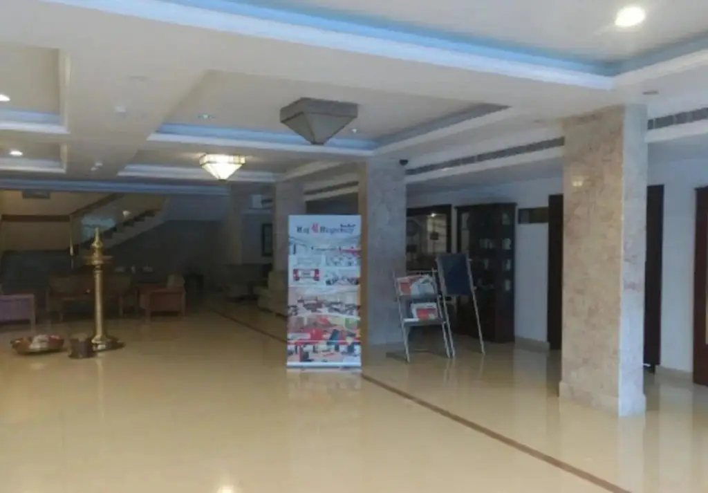 Чирайнкижу: Raj Regency Hotel