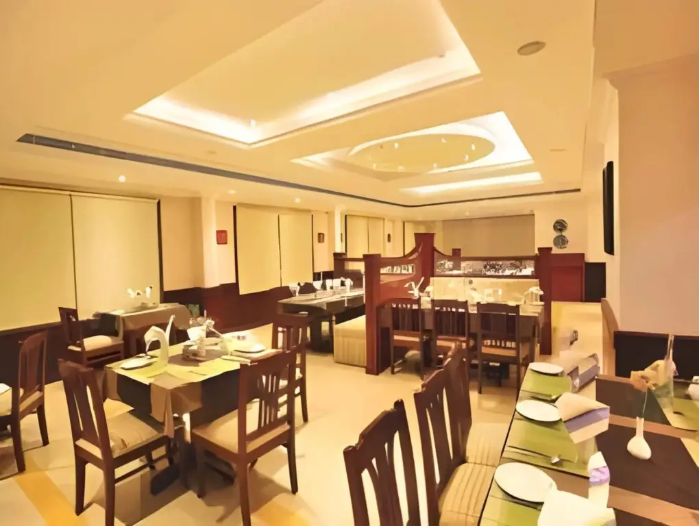 Чирайнкижу: Raj Regency Hotel