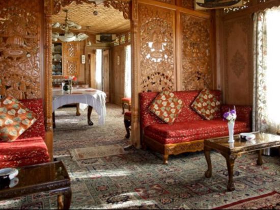 Шринагар: Houseboat Appolo Eight