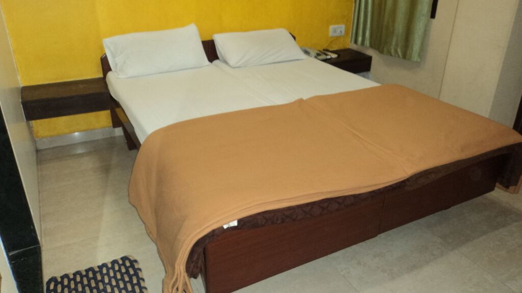 Мумбаи: Benazeer Hotel