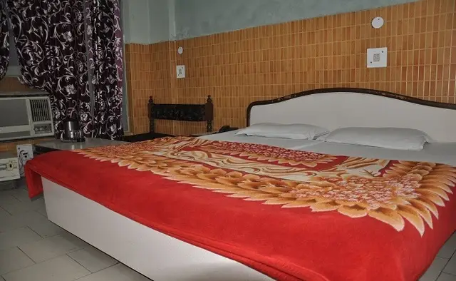 Катра: Hotel Krishna Plaza