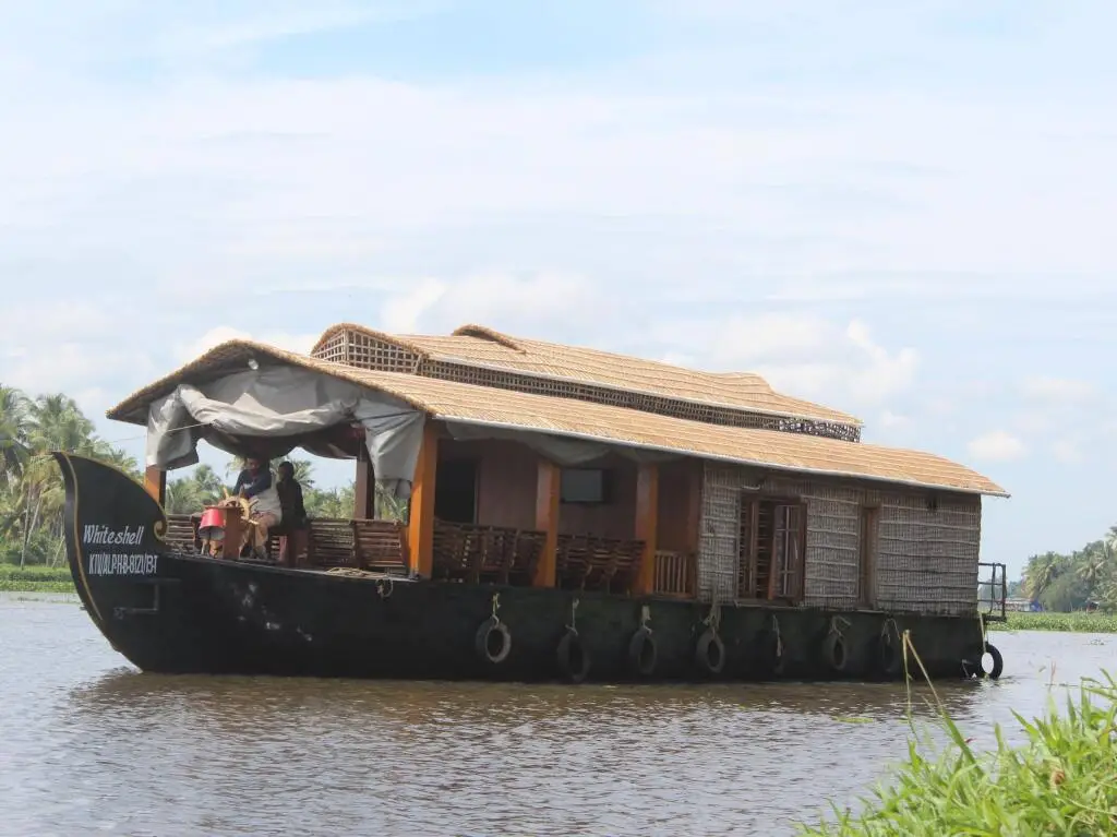 Кумараком: Backwater Retreat Houseboat
