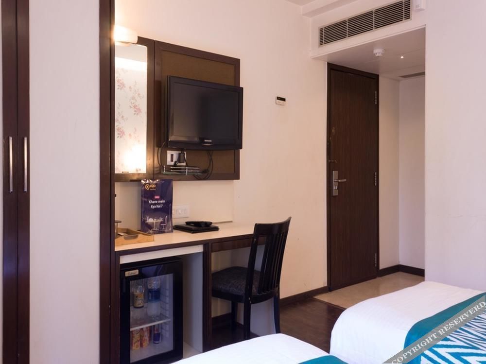 Мумбаи: OYO Premium Borivali Kora Kendra