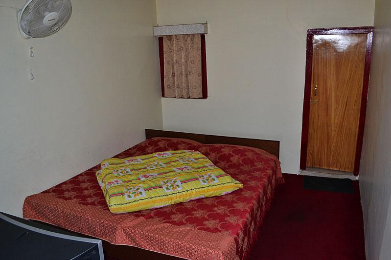 Раникхет: New Pine Hotel