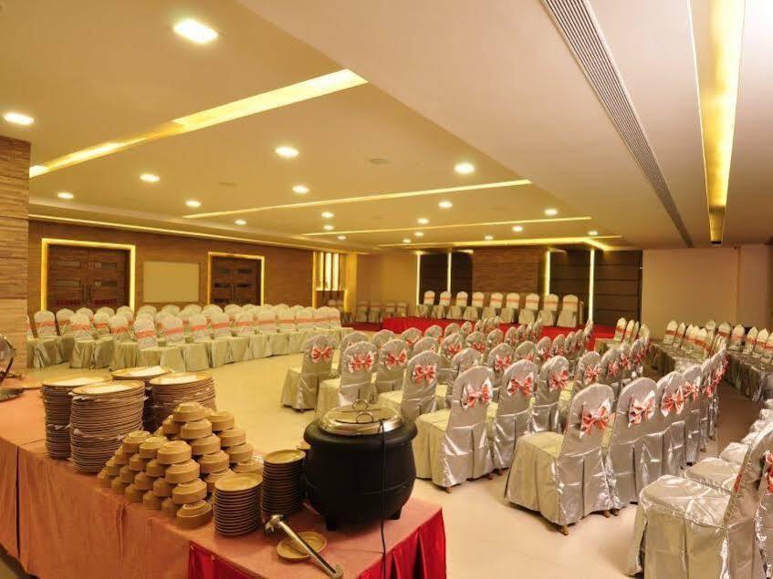Коимбатур: HOTEL VIJAY PARKINN, Gandhipuram, Coimbatore