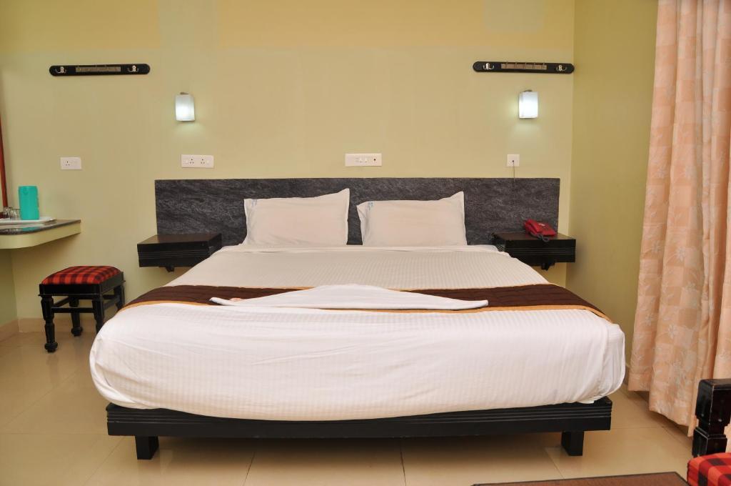 Eraniel: Hotel Rajam