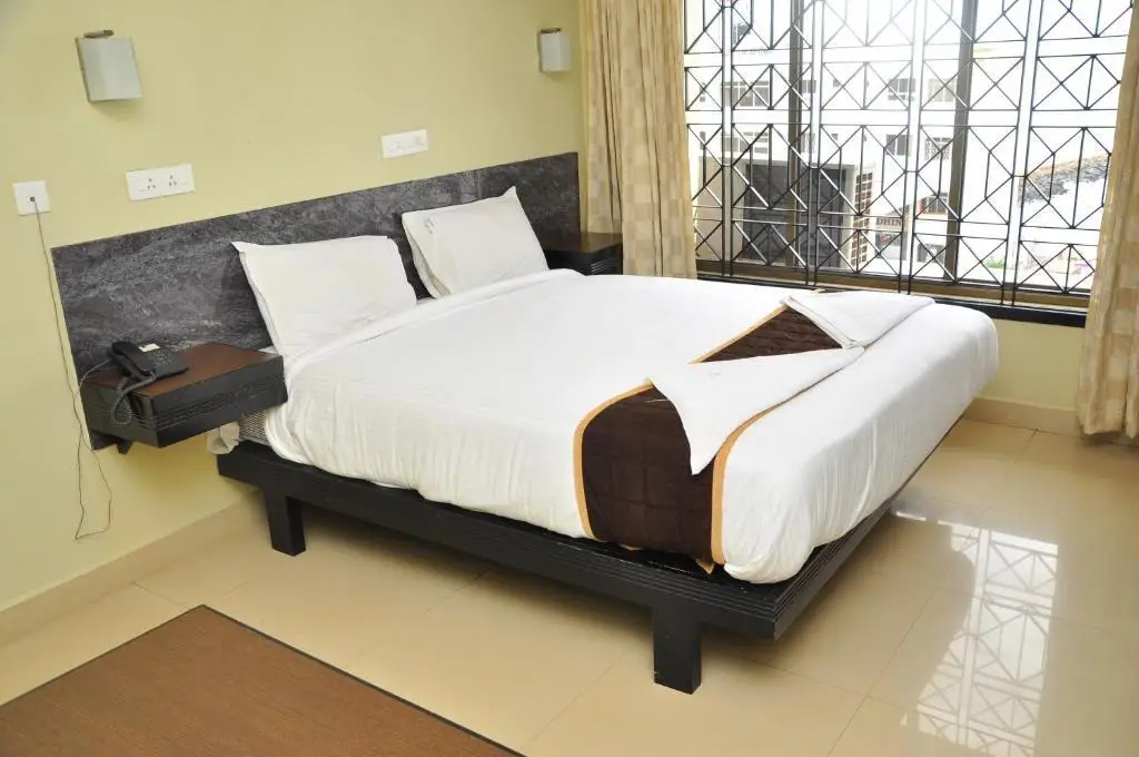 Eraniel: Hotel Rajam