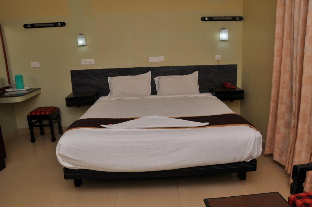 Eraniel: Hotel Rajam