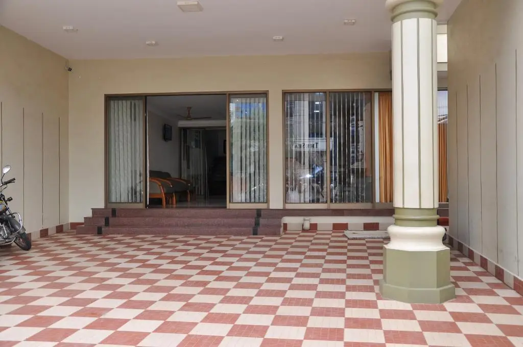 Eraniel: Hotel Rajam