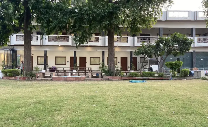 Матхура: Kedar Dham Hotel