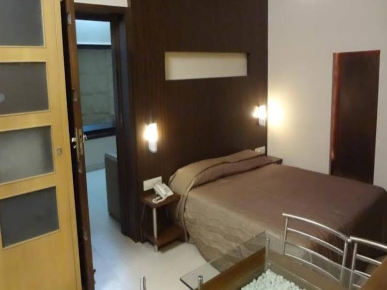 Мумбаи: Rama Krishna Executive Apartments