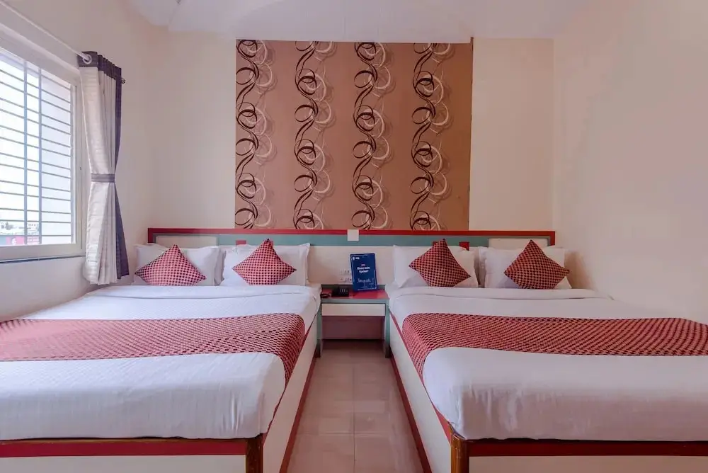 Ширди: Hotel Sai Pratik, Newly Built up, Complimentary Shuttle To The Temple