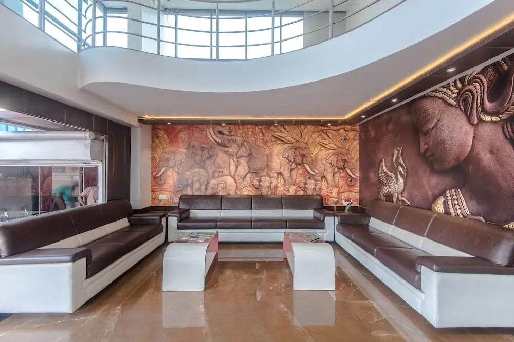Ширди: Hotel Sai Pratik, Newly Built up, Complimentary Shuttle To The Temple