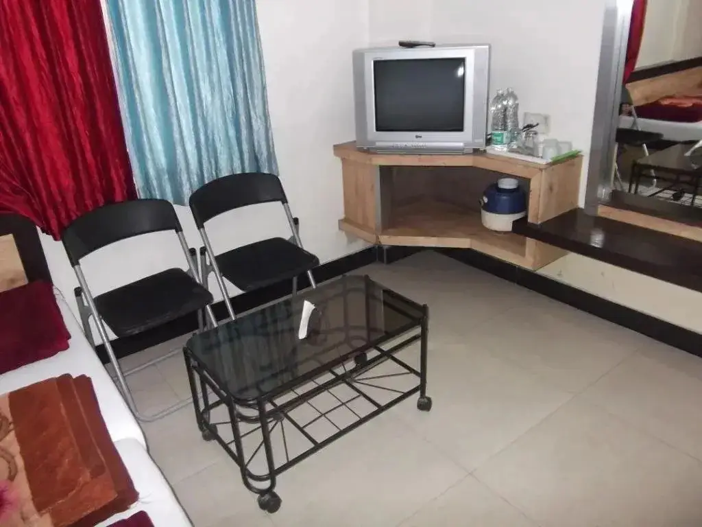 Ширди: Hotel Sai Pratik, Newly Built up, Complimentary Shuttle To The Temple