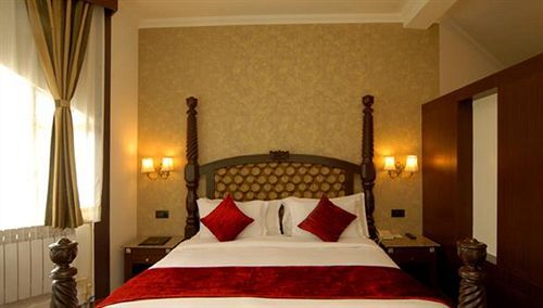 Наинитал: Hotel Arif Castles
