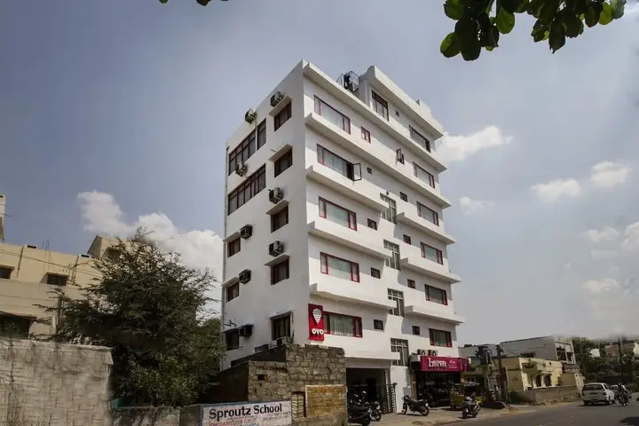Хидерабад: 18 Square Lake View Boutique Hotel