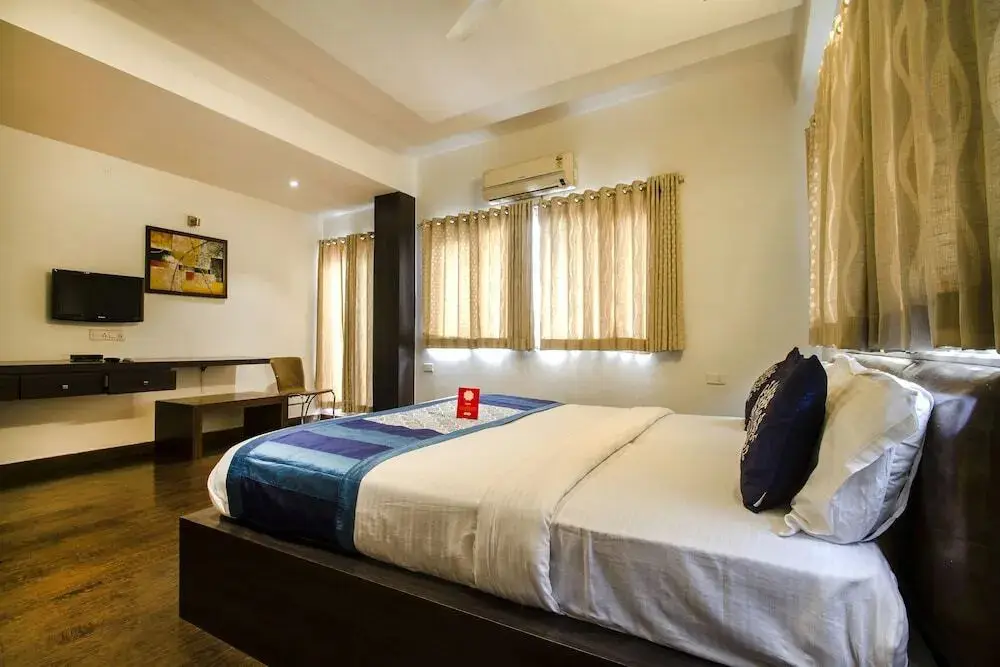 Хидерабад: 18 Square Lake View Boutique Hotel