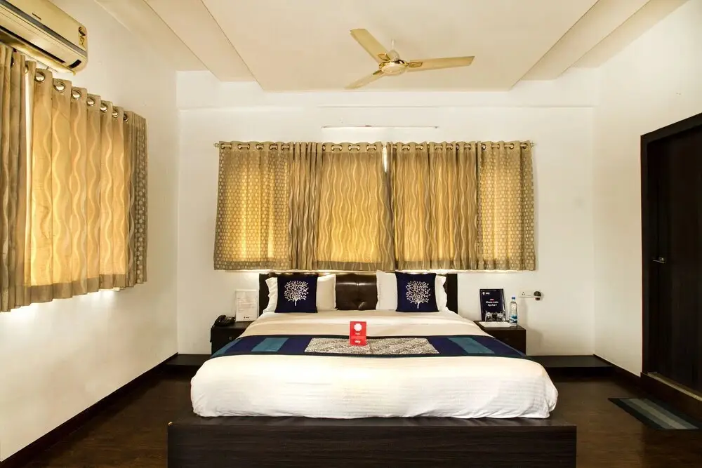 Хидерабад: 18 Square Lake View Boutique Hotel