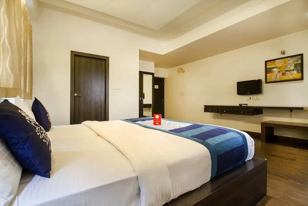 Хидерабад: 18 Square Lake View Boutique Hotel