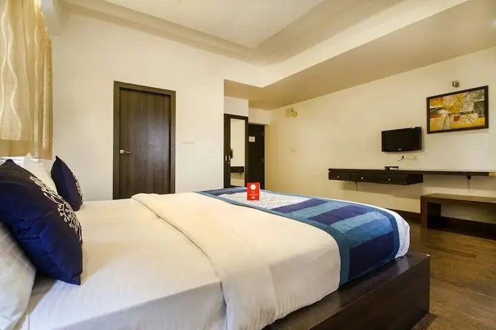 Хидерабад: 18 Square Lake View Boutique Hotel