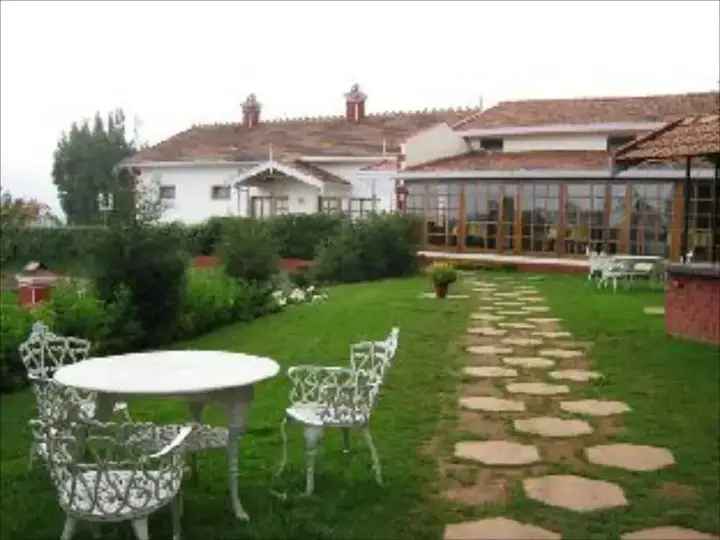 Ути: Kluney Manor