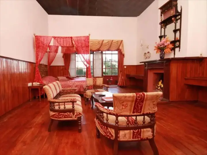 Ути: Kluney Manor