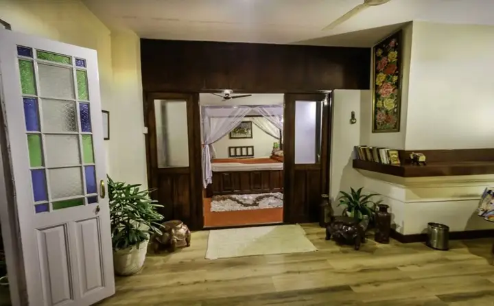 Праяградж: Kanchan Villa