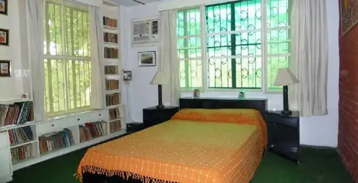 Праяградж: Kanchan Villa
