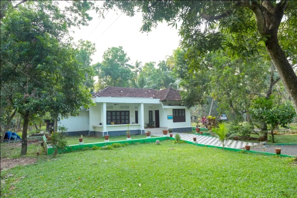 Кумараком: AquaLillies Water Front Heritage Homestay