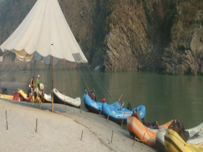 Бьясы: Alaknanda River Adventure Camp Byasi Tents