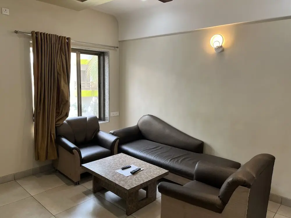 Киим: Ruturaj Inn