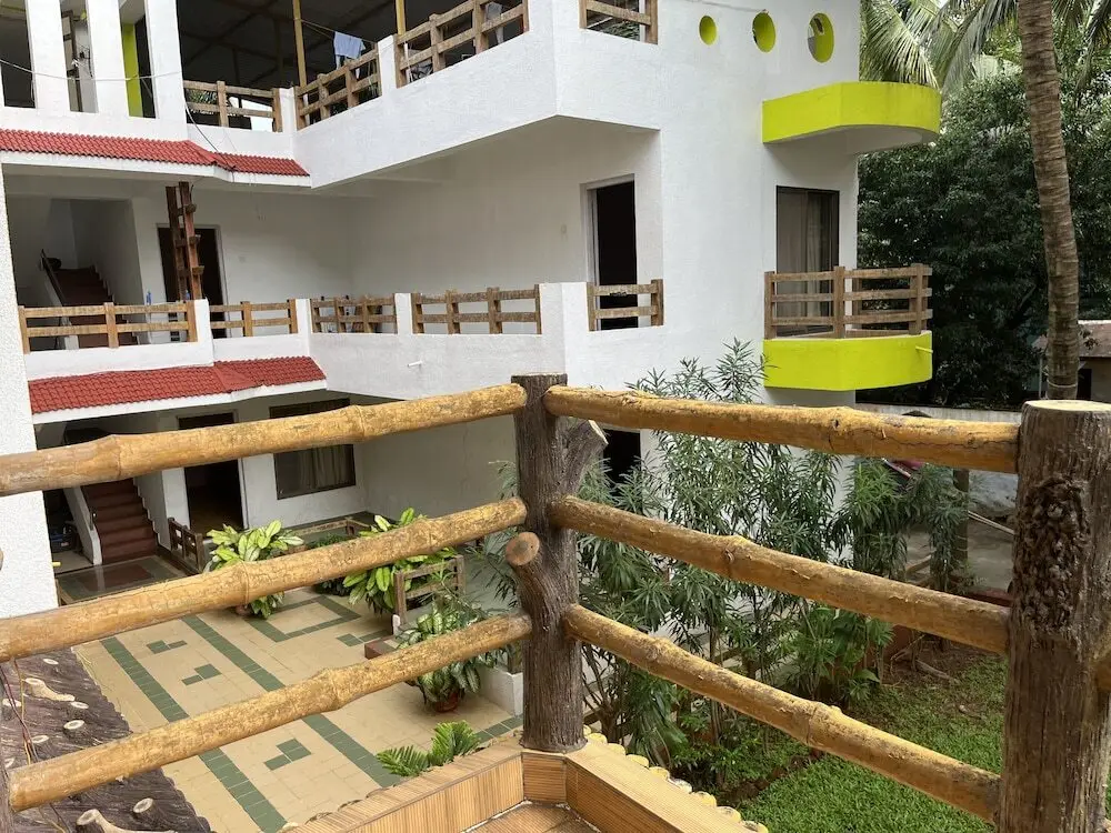 Киим: Ruturaj Inn