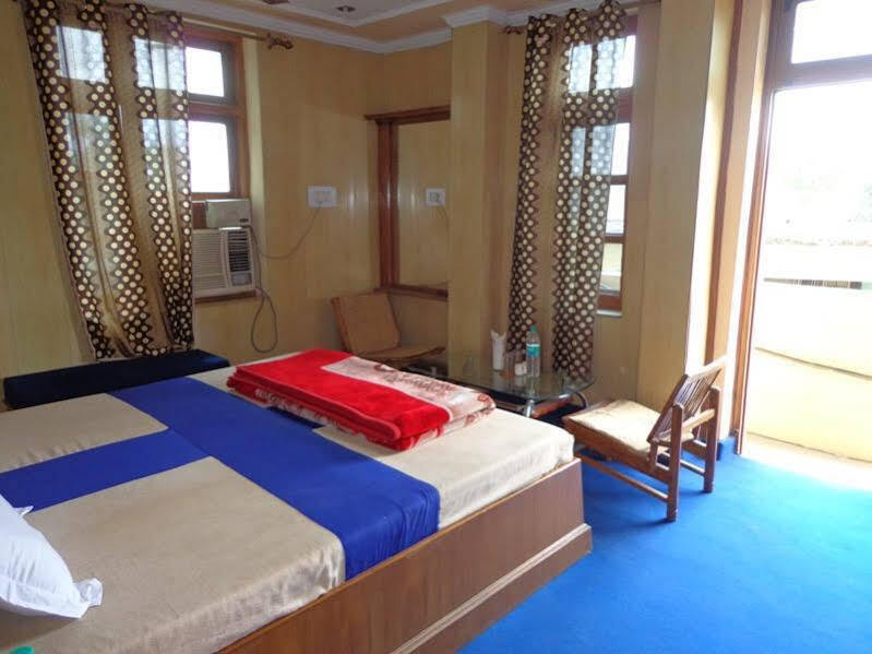 Neelam Hotel — фото 1