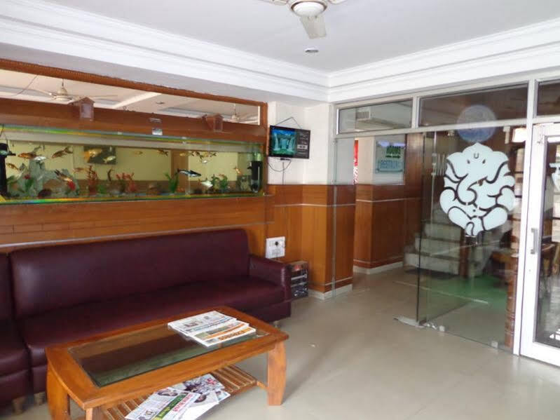 Бадди: Neelam Hotel