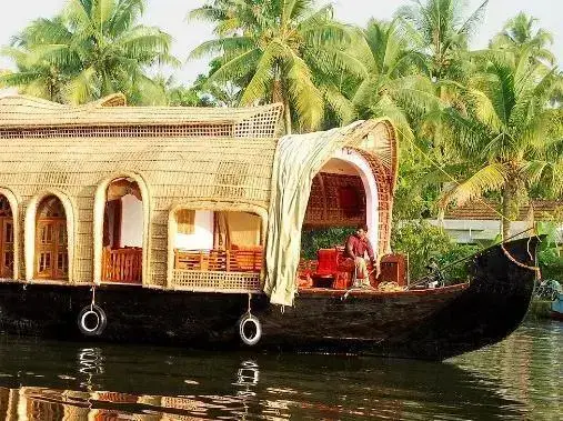 Kananavasan Houseboat — фото 1
